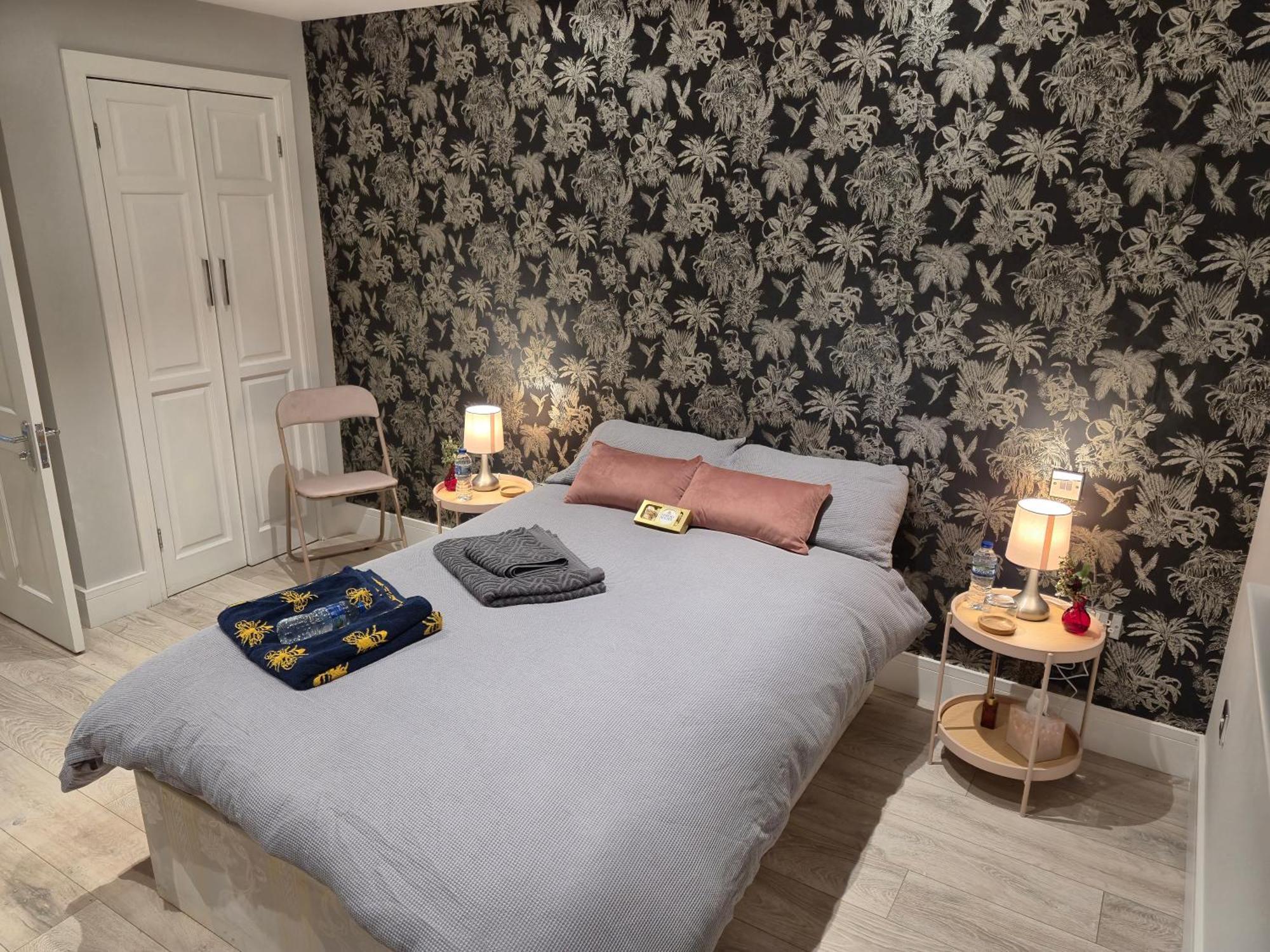 The Crown Radnage Hotel ภายนอก รูปภาพ