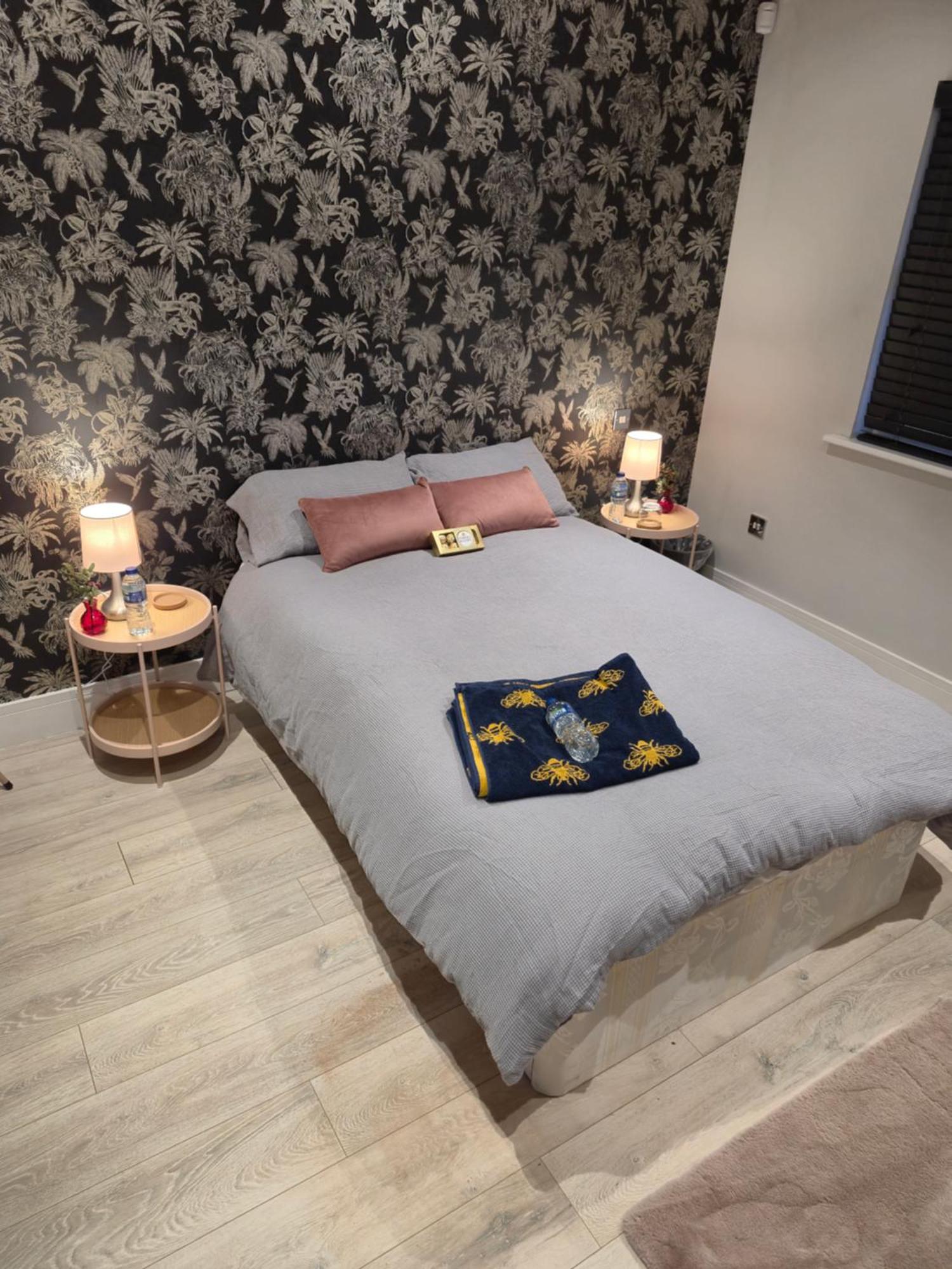The Crown Radnage Hotel ภายนอก รูปภาพ